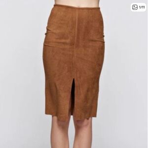 Danier Suede Knee Length Front Slit Skirt Camel Tan Size 10